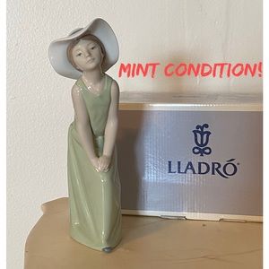 LLADRO "PAMELA CURIOSA" PORCELAIN FIGURINE CURIOUS GIRL WITH HAT #5009